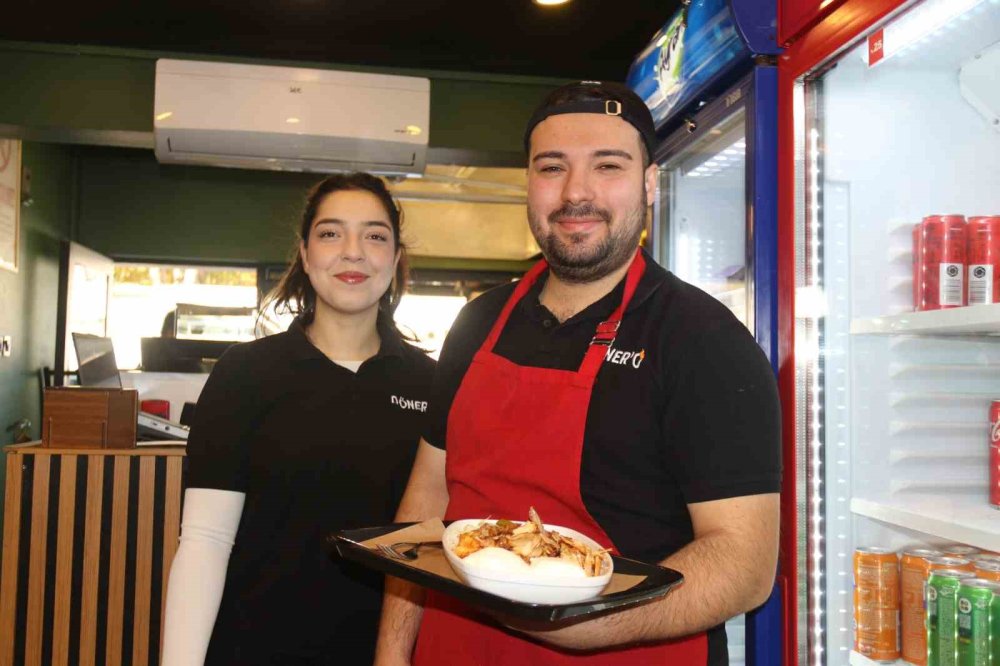 Kore’de Döner Kesmeyi Öğrenip Türkiye'de Dükkan Açtılar