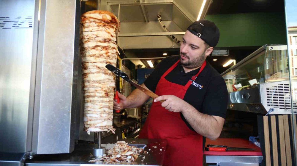 Kore’de Döner Kesmeyi Öğrenip Türkiye'de Dükkan Açtılar