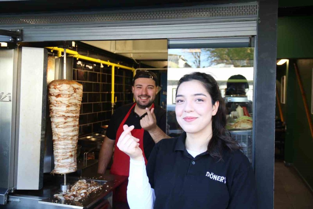 Kore’de Döner Kesmeyi Öğrenip Türkiye'de Dükkan Açtılar