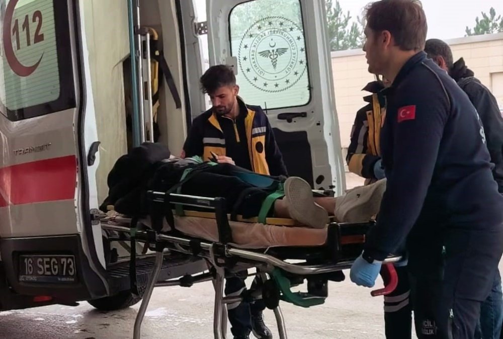 Otomobille Çarpışan Motosiklet Sürücüsü Yaralandı