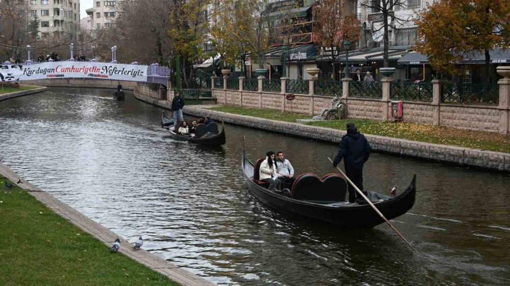 Soğuk Havaya Rağmen Gondol Keyfi Yaptılar