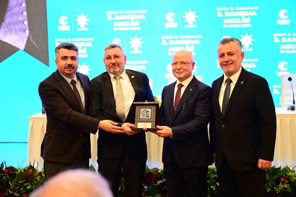 Son 1 Hafta 5 Bin 284 Kişi Ak Parti Kadrolarına Katıldı