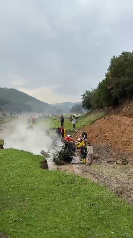 Off-road Yarışında Kontrolden Çıkan Araç Takla Attı