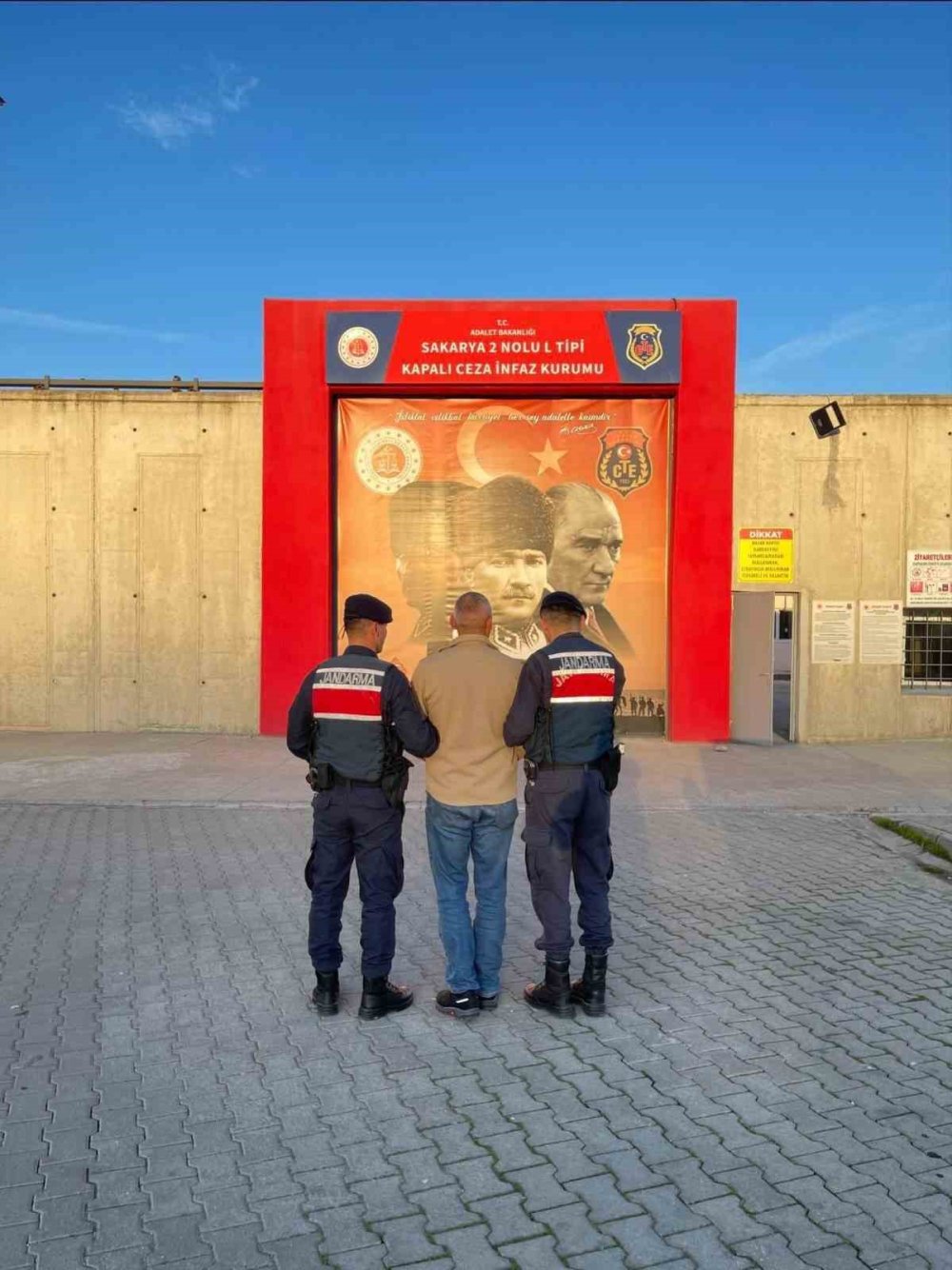 42 Ve 28 Yıl Hapis Cezası Olan Şahıslar Jandarmadan Kaçamadı