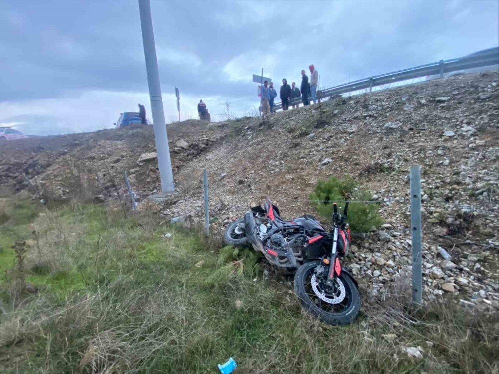 Kontrolden Çıkan Motosiklet Köprüden Aşağı Uçtu