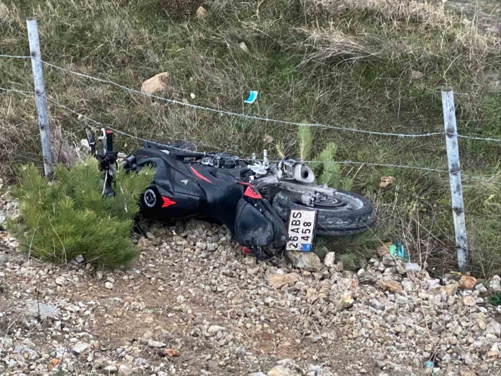 Kontrolden Çıkan Motosiklet Köprüden Aşağı Uçtu