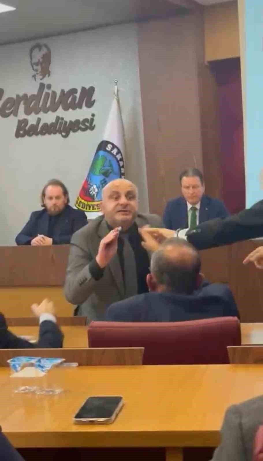 Üniversitelilerin İzlediği Meclis Toplantısında Arbede