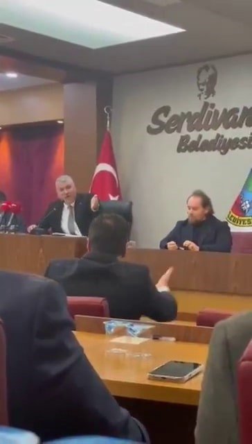 Üniversitelilerin İzlediği Meclis Toplantısında Arbede