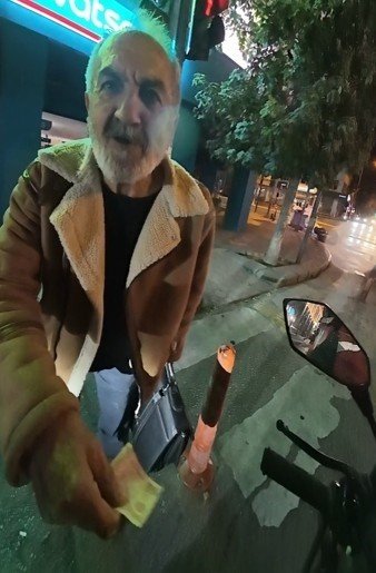 Yürek Isıtan Karşılıklı Hediyeleşme Görüntüleri