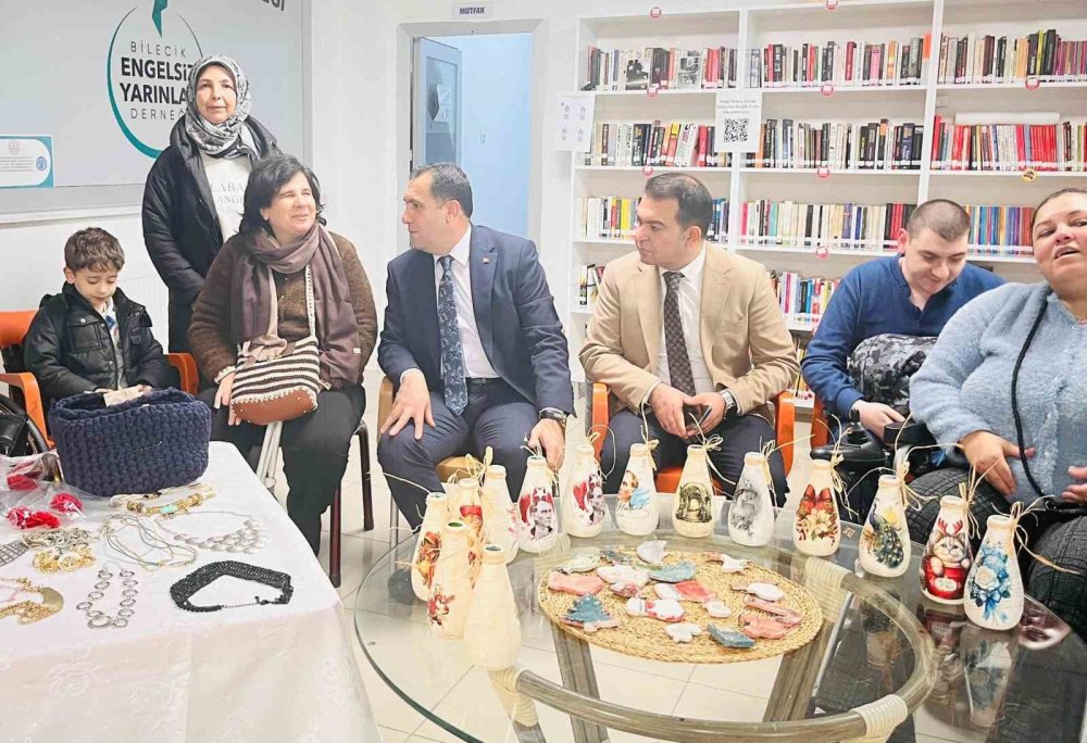 Engelli Bireyler Çini Sanatıyla Hayallerini Betimledi