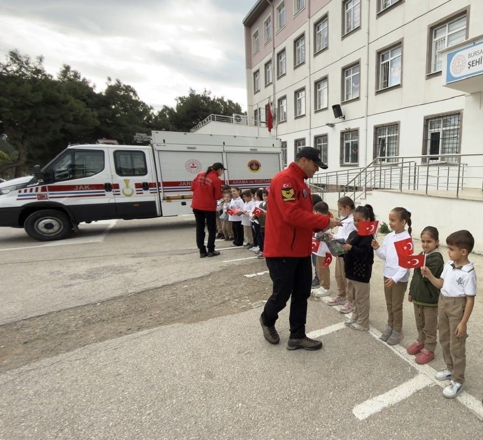 Jak’tan Öğrencilere "Deprem Farkındalık Eğitimi"