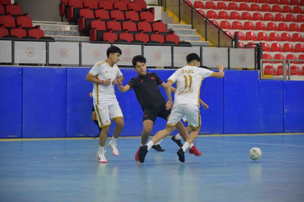 Okul Sporları Genç A Erkek Futsal Müsabakaları Başladı
