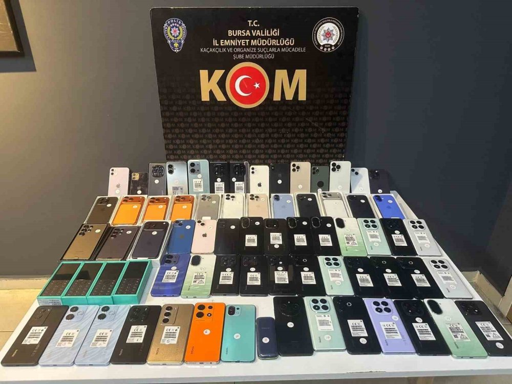 Piyasa Değeri 3 Milyon Lira Olan Kaçak Cep Telefonları Ve Usb Kablolar Ele Geçirildi
