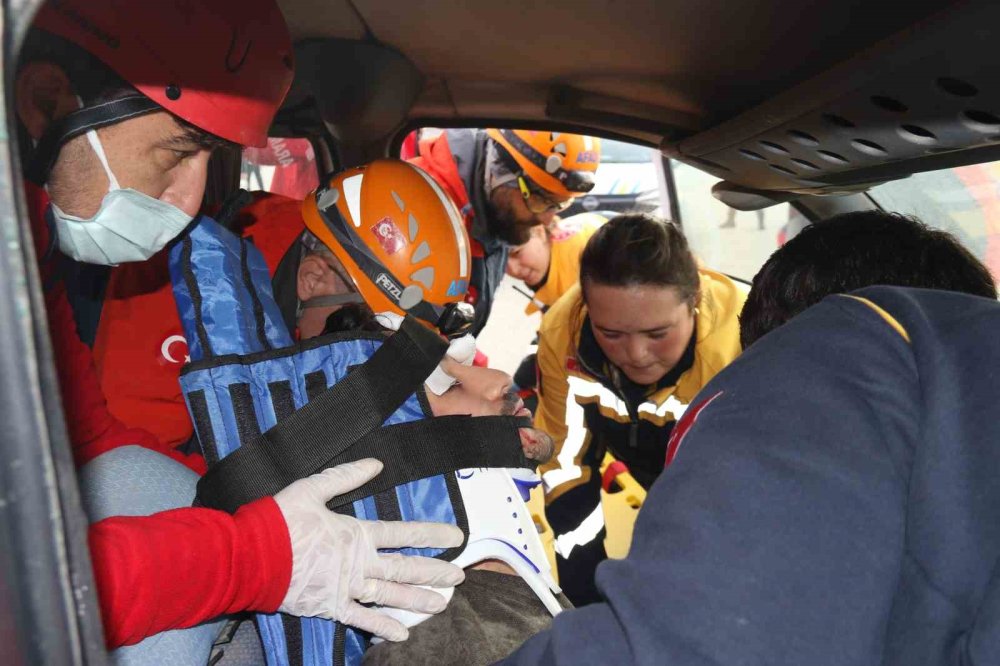 Toplam 26 Personel Ve 9 Araçla Gerçekçi Kaza Tatbikatı
