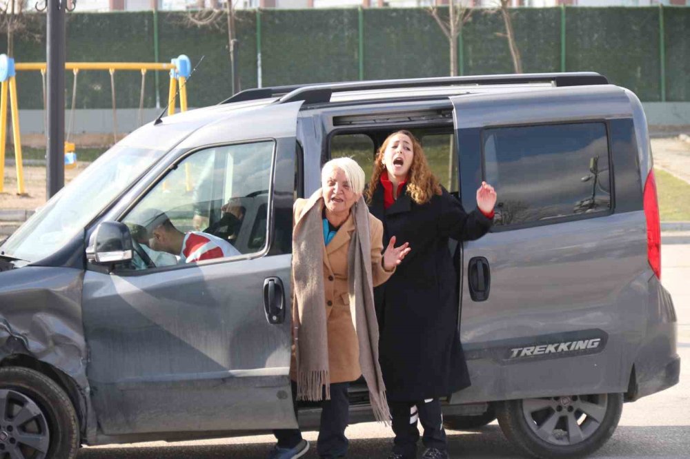 Toplam 26 Personel Ve 9 Araçla Gerçekçi Kaza Tatbikatı