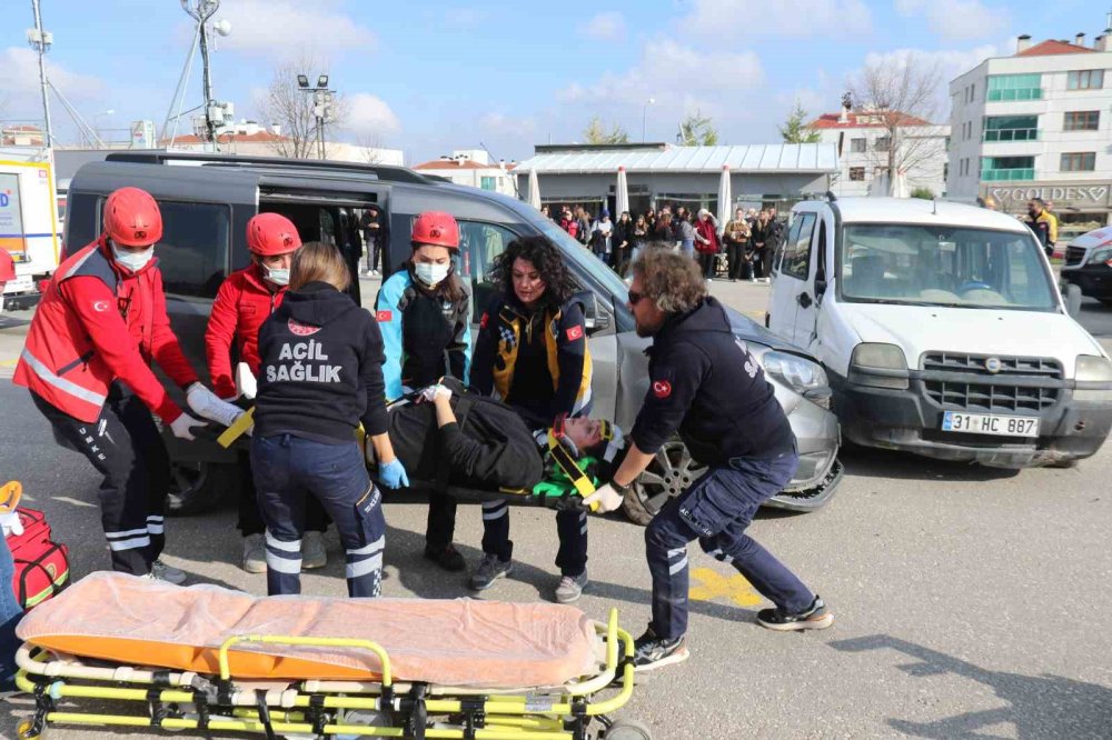 Toplam 26 Personel Ve 9 Araçla Gerçekçi Kaza Tatbikatı