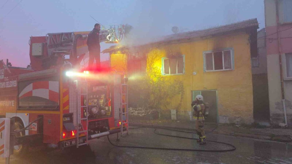 Ahşap Evde Çıkan Yangında 85 Yaşındaki Kadın Hayatını Kaybetti