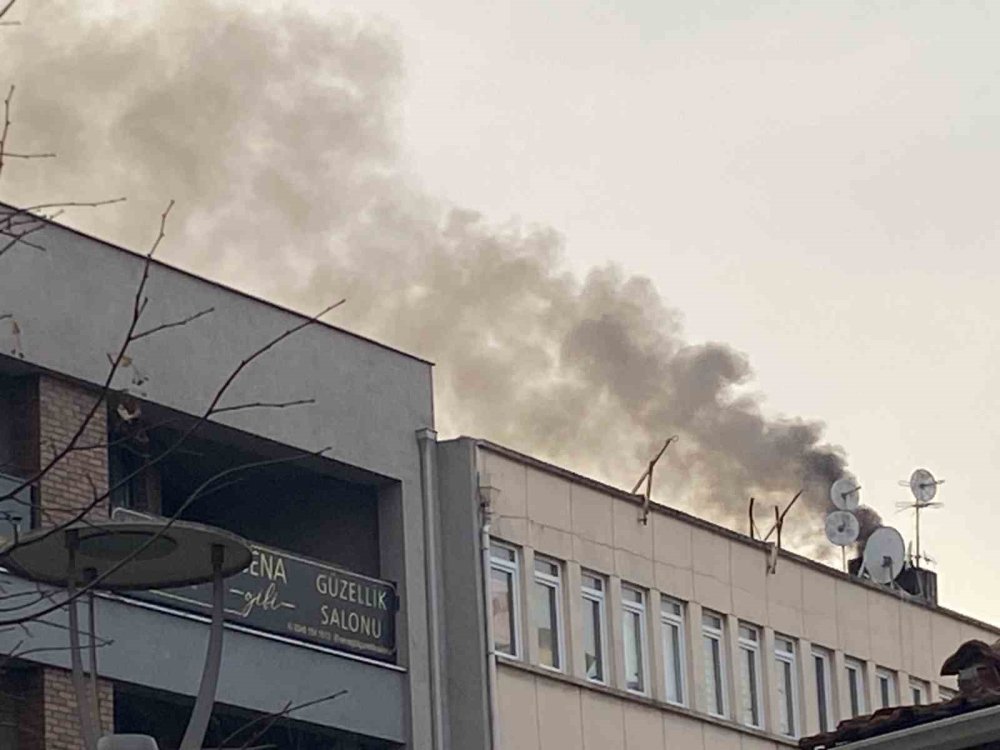 Kömür Kazanından Çıkan Duman Hava Kalitesini Düşürüyor
