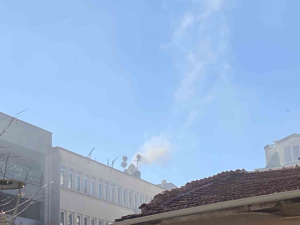 Kömür Kazanından Çıkan Duman Hava Kalitesini Düşürüyor