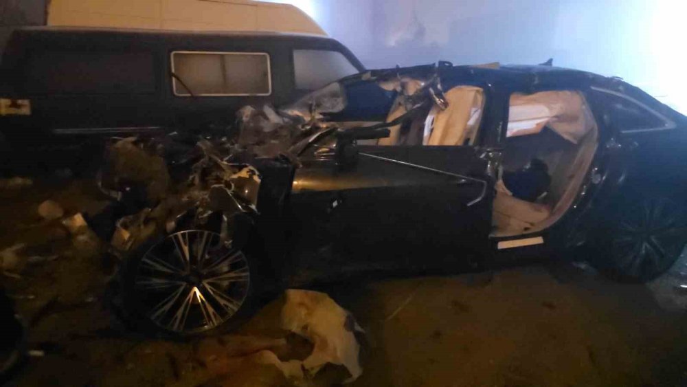 Tıra Arkadan Çarpan Otomobildeki 4 Kişi Hayatını Kaybetti