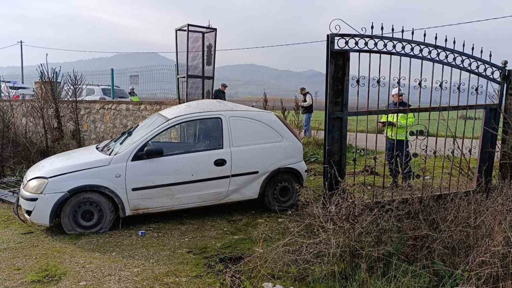 Kaza Sonrası Otomobilde Bayılan Sürücü Donmak Üzereyken Bulundu