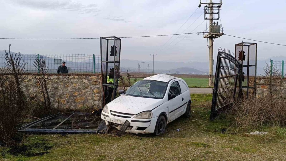 Kaza Sonrası Otomobilde Bayılan Sürücü Donmak Üzereyken Bulundu