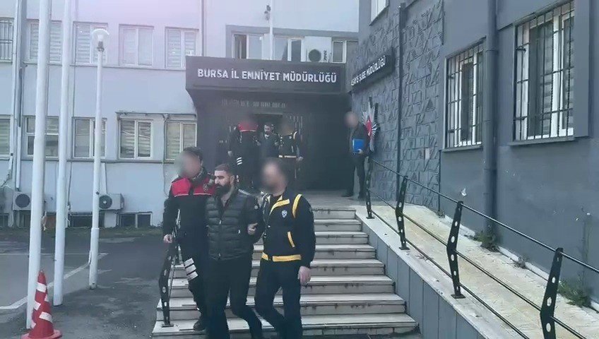 ‘Servis Açmadınız’ Diye Silahlı Saldırı Düzenleyip 6 Kişiyi Yaralayan Şüphelilere Operasyon : 10 Şüpheli Gözaltına Alındı