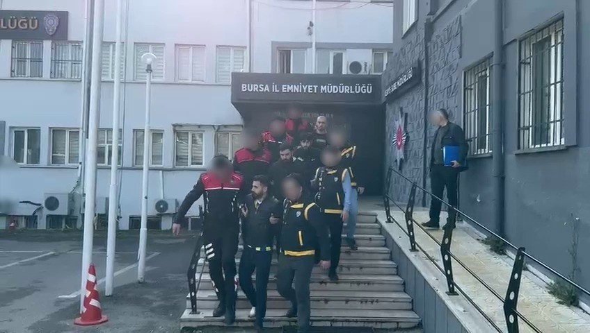 ‘Servis Açmadınız’ Diye Silahlı Saldırı Düzenleyip 6 Kişiyi Yaralayan Şüphelilere Operasyon : 10 Şüpheli Gözaltına Alındı