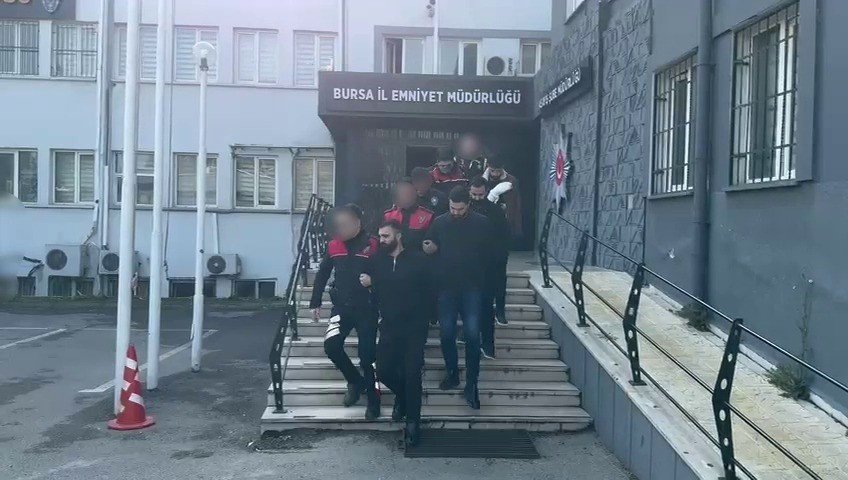 ‘Servis Açmadınız’ Diye Silahlı Saldırı Düzenleyip 6 Kişiyi Yaralayan Şüphelilere Operasyon : 10 Şüpheli Gözaltına Alındı