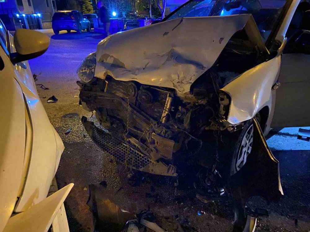 Hız İhlali Feci Kazaya Yol Açtı: 2’si Ağır 4 Yaralı