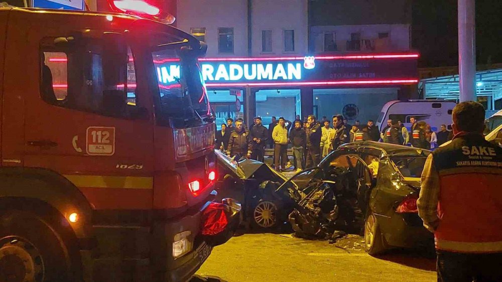 İki Otomobil Çarpıştı: 1 Ölü, 3 Yaralı