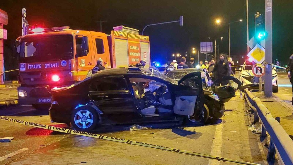 İki Otomobil Çarpıştı: 1 Ölü, 3 Yaralı