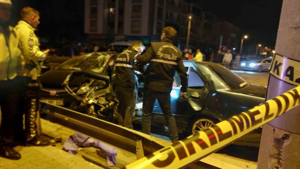 İki Otomobil Çarpıştı: 1 Ölü, 3 Yaralı