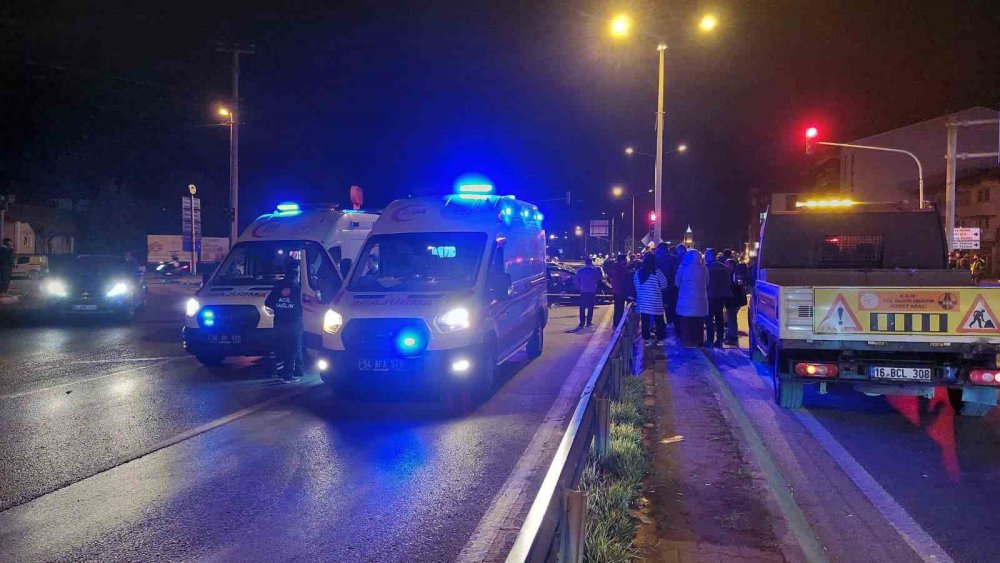 İki Otomobil Çarpıştı: 1 Ölü, 3 Yaralı