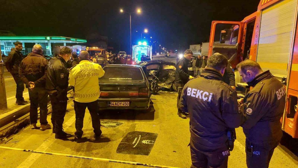 İki Otomobil Çarpıştı: 1 Ölü, 3 Yaralı