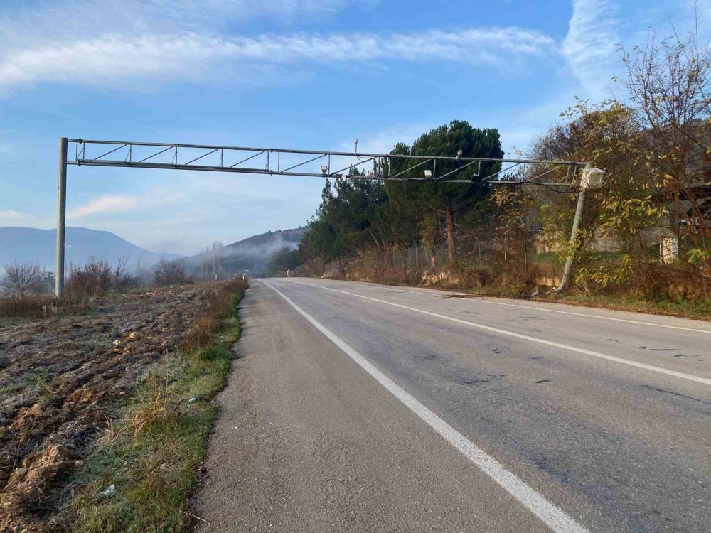 Kontrolden Çıkan Pikap Pts Direğine Çarptı