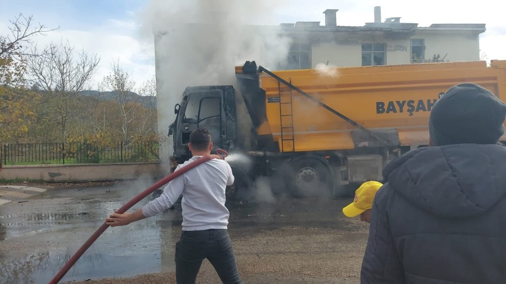 Hafriyat Kamyonu Yandı!