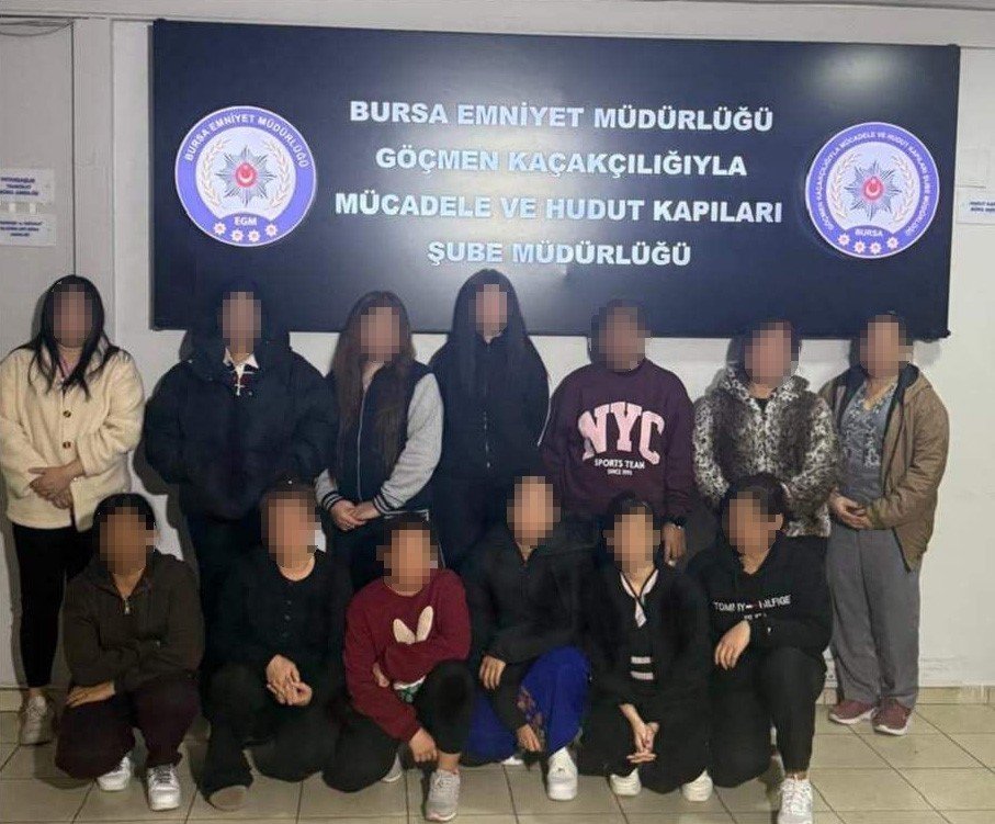 Masaj Salonlarına Eş Zamanlı Operasyon: 13 Kaçak Çalışan Yakalandı