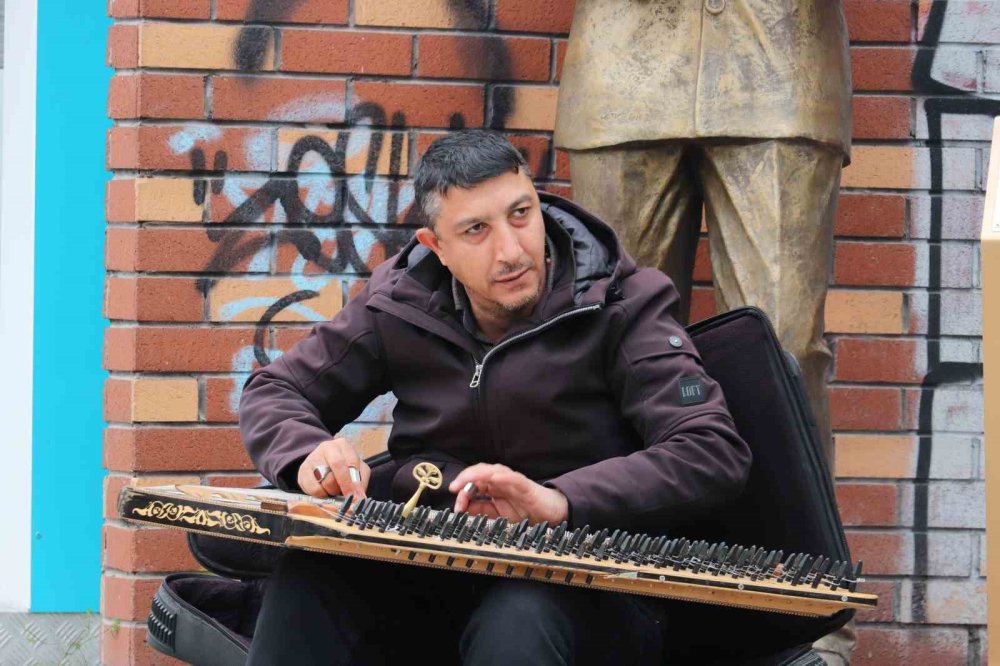 Soğuk Havada Sokak Sanatı