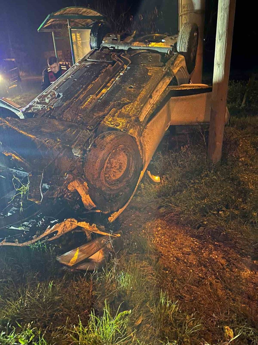 Takla Atan Otomobilde Sıkışan Sürücü Yaralandı