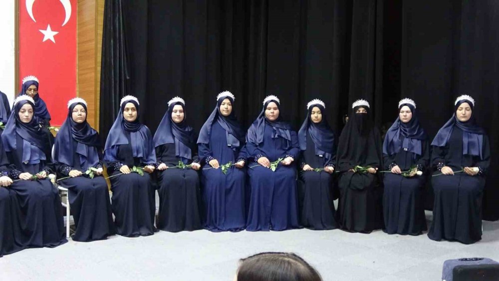 Tavşanlı’da 36 Kız Hafız İçin Görkemli İcazet Töreni