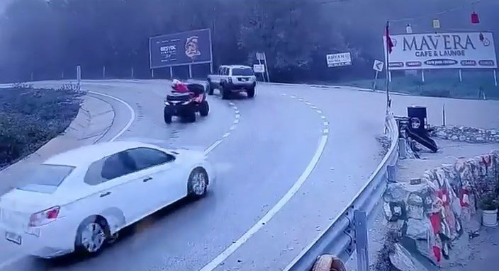 Yol Buz Pistine Döndü