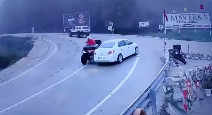 Yol Buz Pistine Döndü