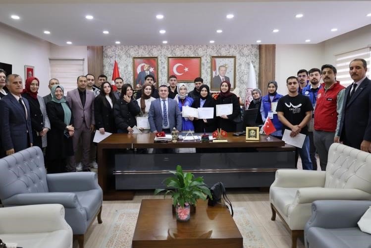 Gönüllü Gençlere Teşekkür Belgeleri Takdim Edildi