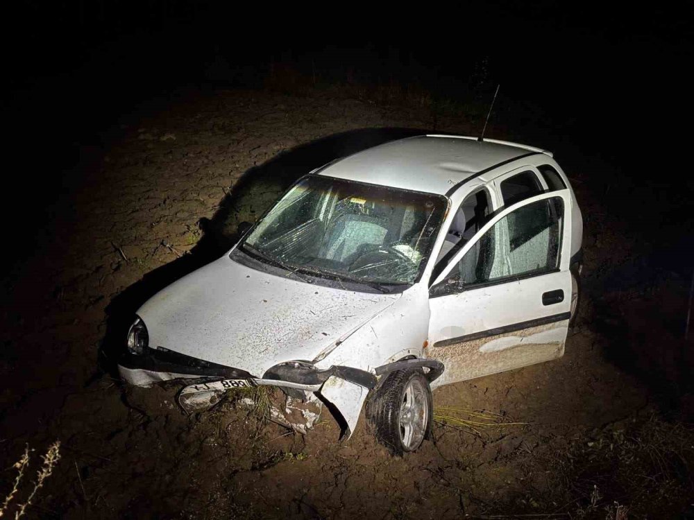 Otomobil Tarlaya Uçtu!