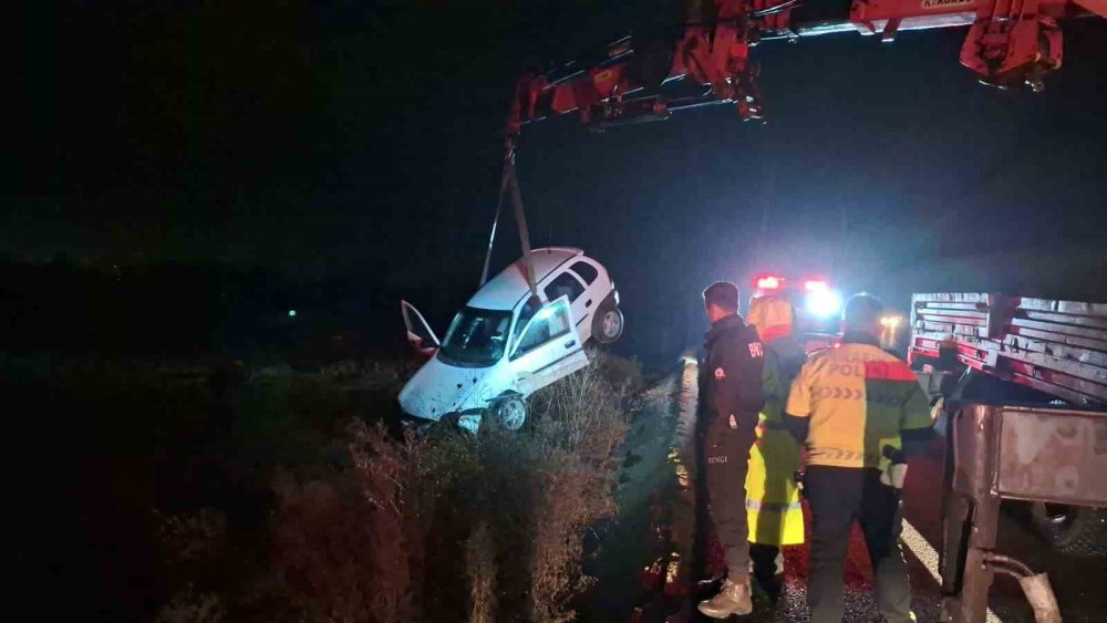 Otomobil Tarlaya Uçtu!