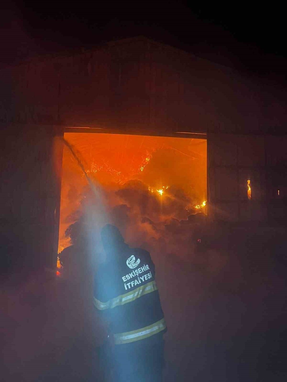 Sabaha Kadar Süren Yangında Çiftlik Kül Oldu