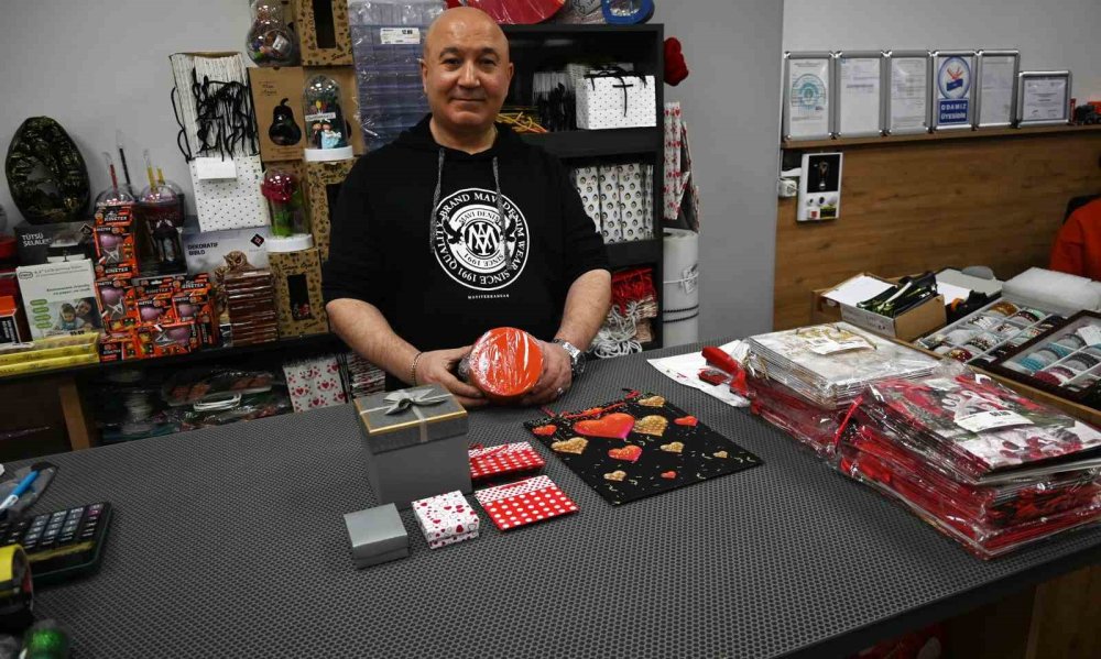 Yılbaşı Öncesi Hediyelik Eşya Ve Süsleme Talebi Arttı