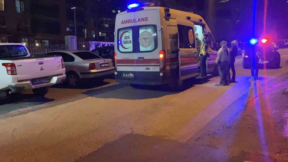 Kapalı Otoparkta Yanan Otomobil Paniğe Neden Oldu