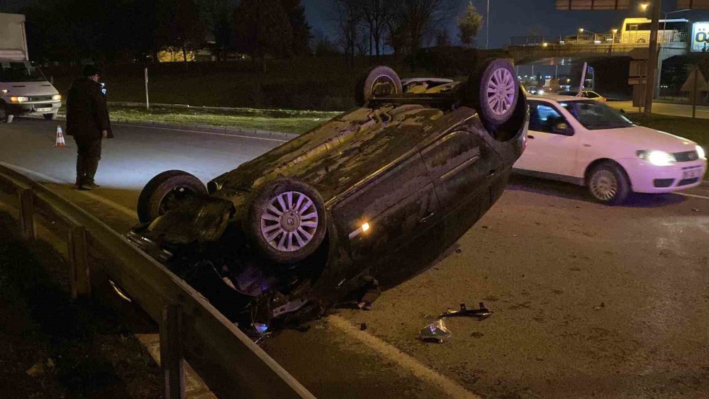 Kontrolden Çıkan Otomobil Takla Attı